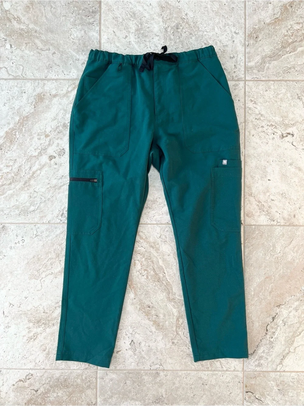 FIGS Men’s Cairo Cargo Straight Leg Scrub Pant in Forest Green (PO# 3872), M/S